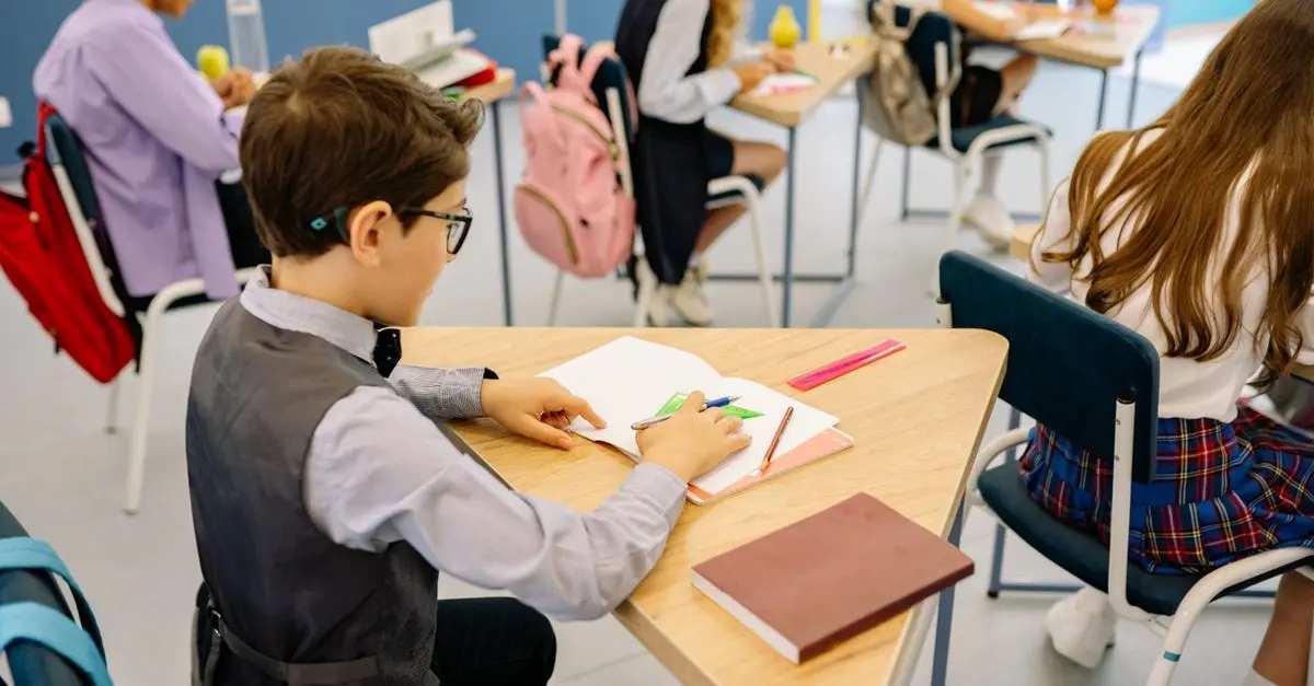 Cómo elegir la mejor educación secundaria para tu hijo: Guía completa